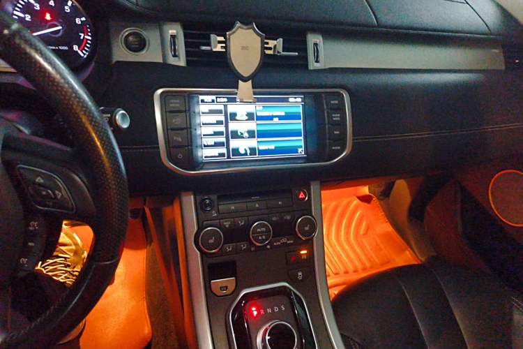 Used Land Rover Range Evoque 2015 2.0T Five-Door Sporty Edition Audio And AC Panel