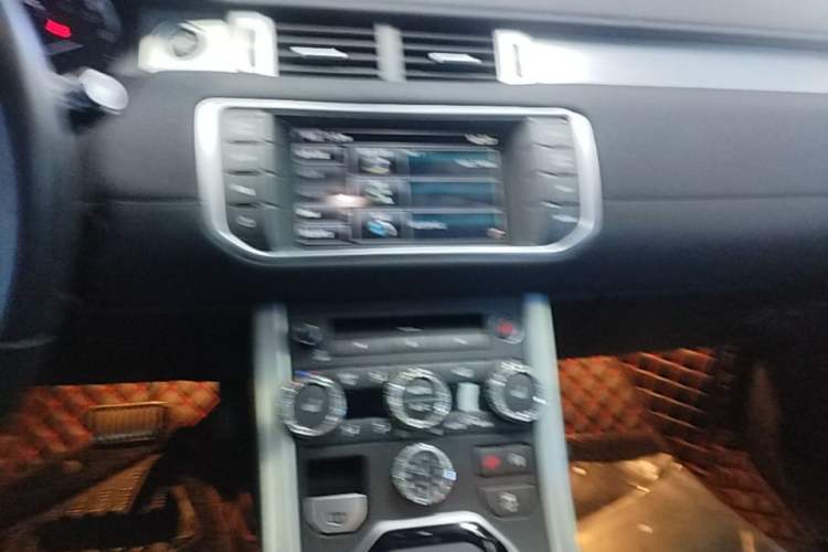 Used Land Rover Range Evoque 2015 2.0T Five-Door Zhiyao Edition Audio And AC Panel