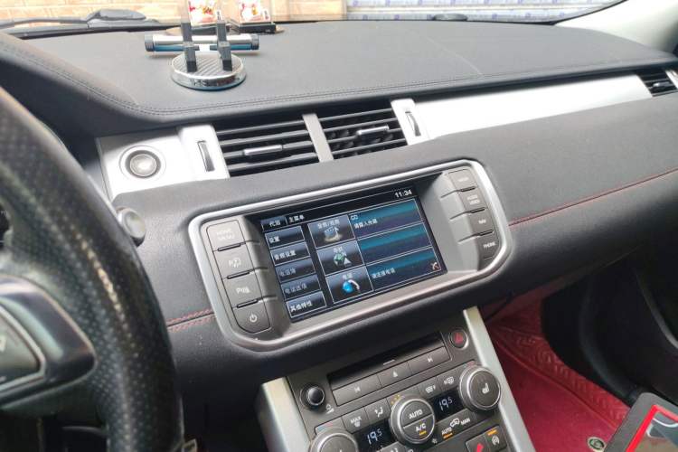 Used Land Rover Range Evoque 2015 2.0T 5-Door Ignite Edition Audio And AC Panel