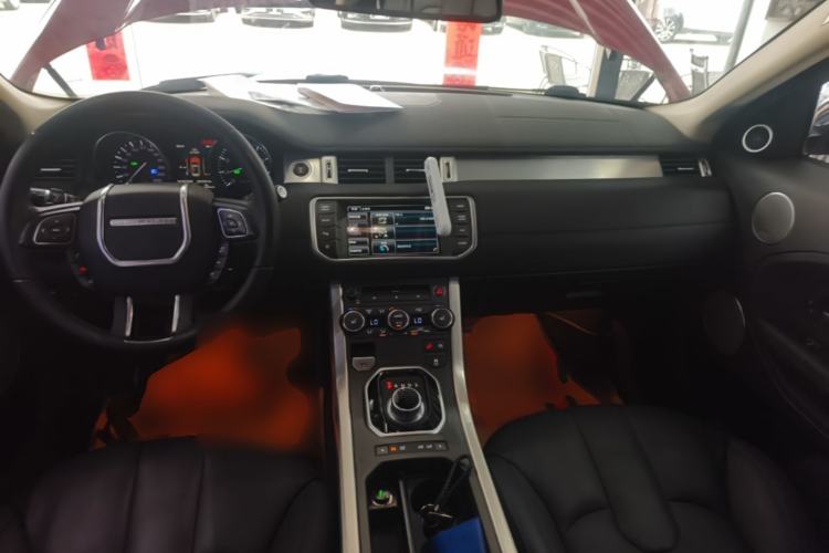 Used Land Rover Range Evoque 2015 2.0T Five-Door Zhiyao Edition Center Console