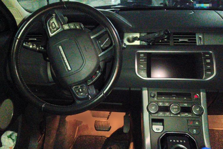 Used Land Rover Range Evoque 2015 2.0T Five-Door Zhiyao Edition Center Console
