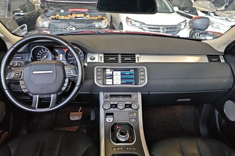 Used Land Rover Range Evoque 2015 2.0T Five-Door Zhiyao Edition Center Console