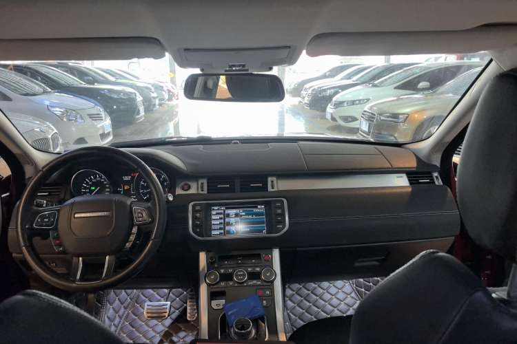 Used Land Rover Range Evoque 2015 2.0T 5-Door Ignite Edition Center Console
