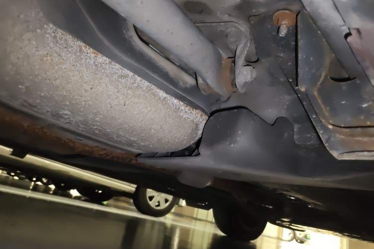 Used Land Rover Range Evoque 2015 2.0T Five-Door Zhiyao Edition Chassis Rear Right