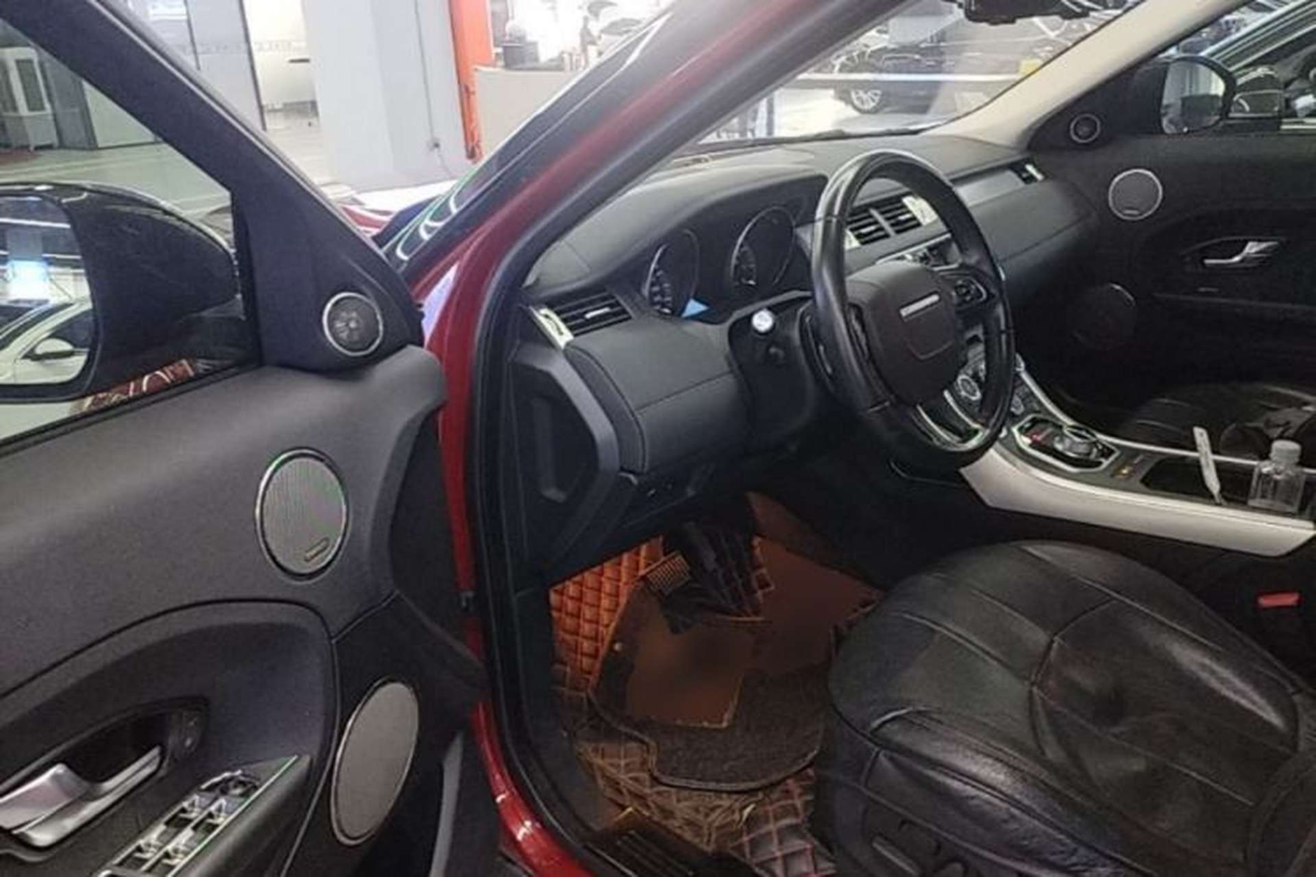 Used Land Rover Range Evoque 2015 2.0T Five-Door Zhiyao Edition Driver Seat