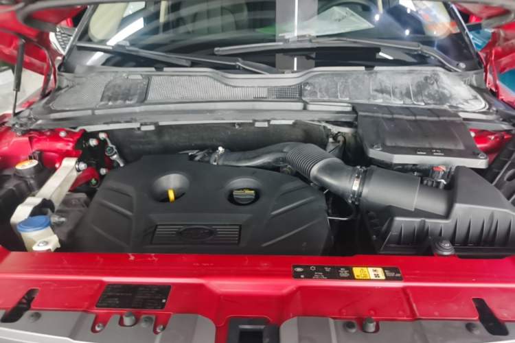 Used Land Rover Range Evoque 2015 2.0T Five-Door Zhiyao Edition Engine Bay