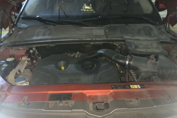 Used Land Rover Range Evoque 2015 2.0T Five-Door Zhiyao Edition Engine Bay