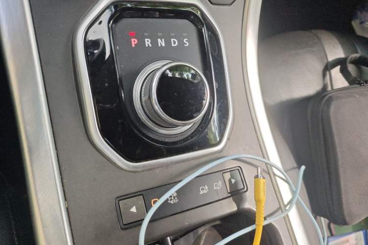 Used Land Rover Range Evoque 2015 2.0T Five-Door Zhiyao Edition Gear Lever