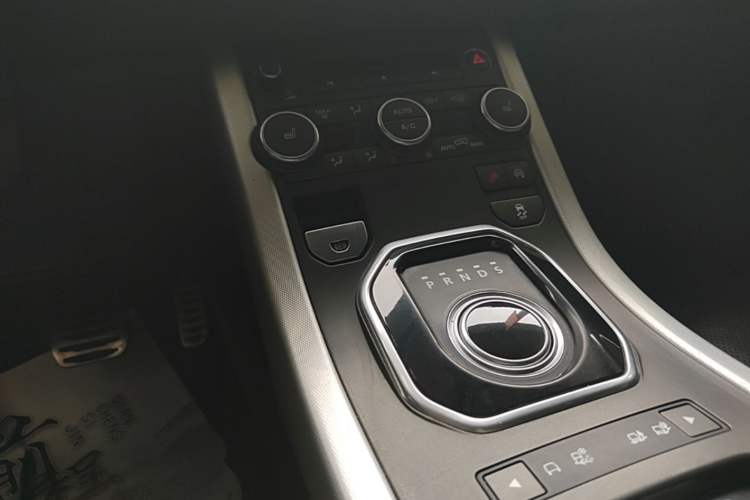 Used Land Rover Range Evoque 2015 2.0T 5-Door Ignite Edition Gear Lever