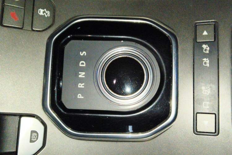 Used Land Rover Range Evoque 2015 2.0T Five-Door Zhiyao Edition Gear Lever