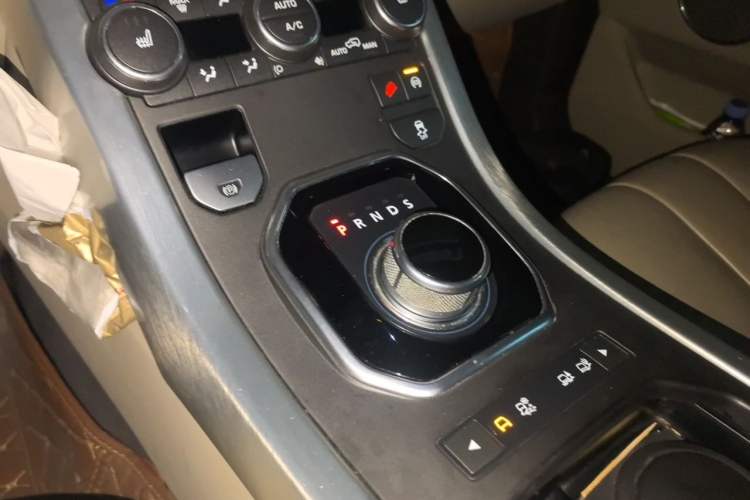 Used Land Rover Range Evoque 2015 2.0T Five-Door Zhiyao Edition Gear Lever