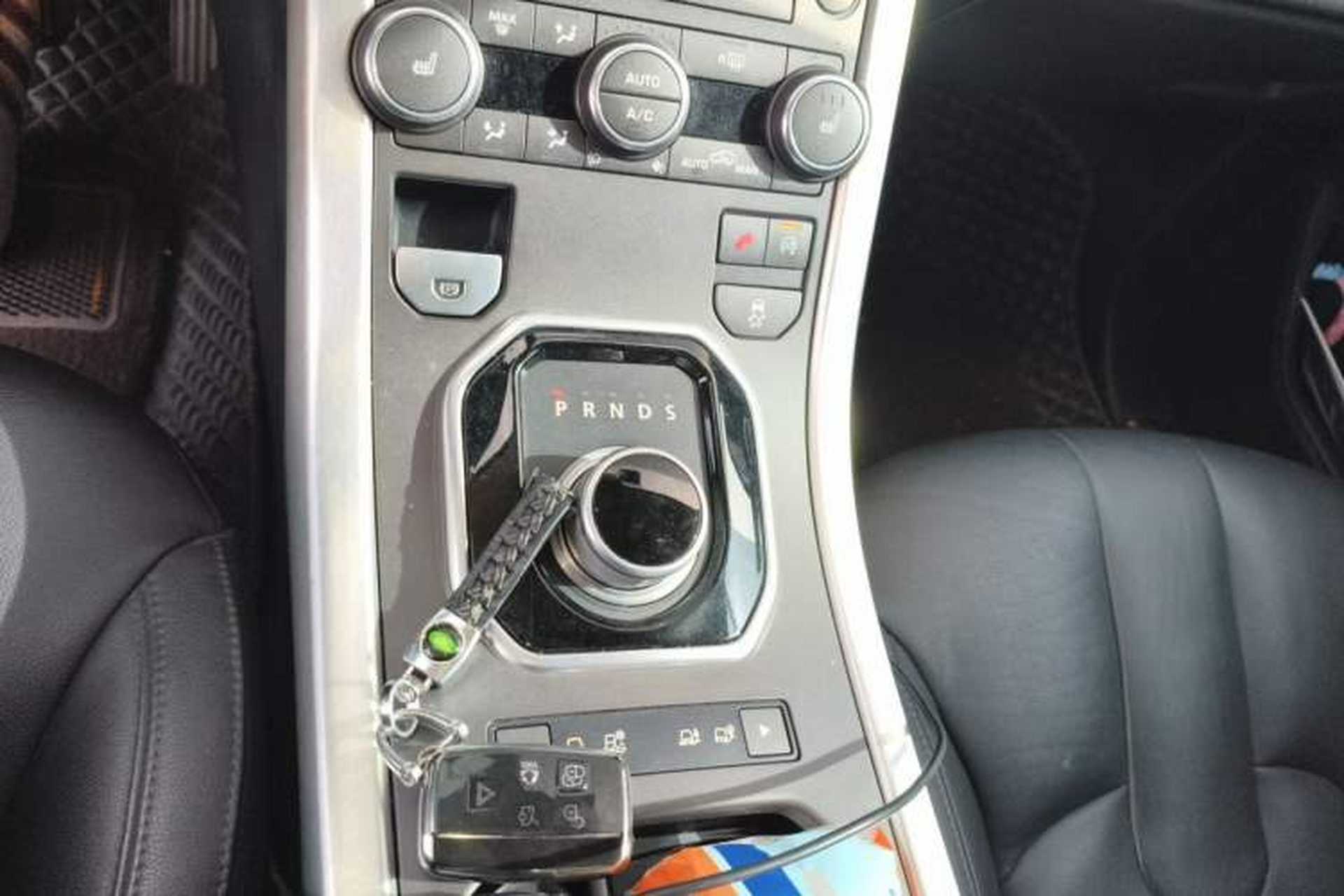 Used Land Rover Range Evoque 2015 2.0T Five-Door Zhiyao Edition Gear Lever