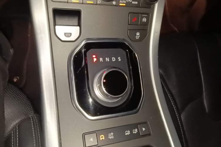 Used Land Rover Range Evoque 2015 2.0T Five-Door Sporty Edition Gear Lever