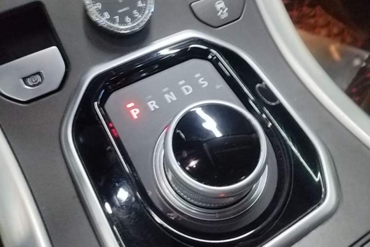 Used Land Rover Range Evoque 2015 2.0T Five-Door Zhiyao Edition Gear Lever