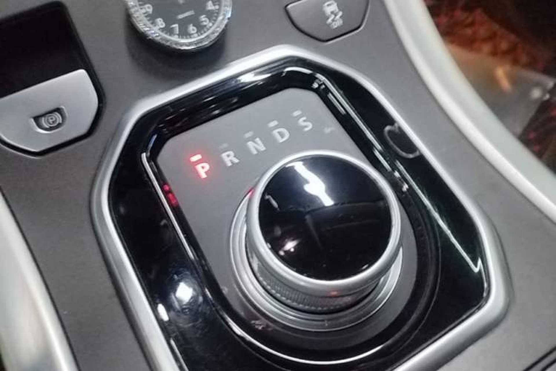 Used Land Rover Range Evoque 2015 2.0T Five-Door Zhiyao Edition Gear Lever