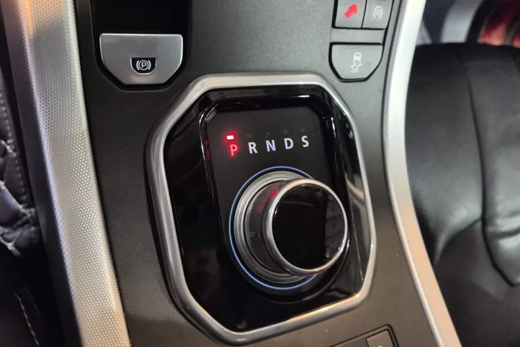Used Land Rover Range Evoque 2015 2.0T 5-Door Ignite Edition Gear Lever