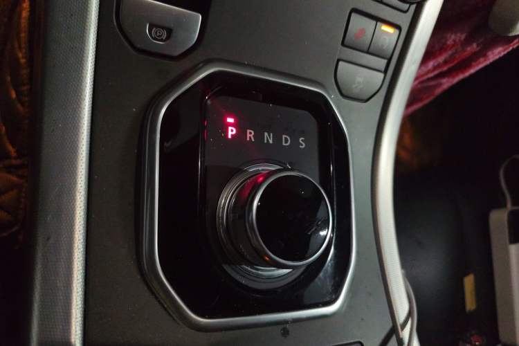 Used Land Rover Range Evoque 2015 2.0T Five-Door Sporty Edition Gear Lever