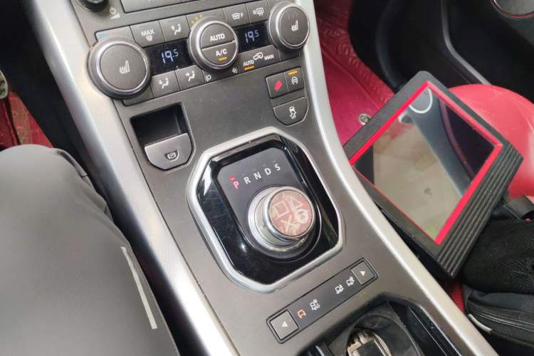 Used Land Rover Range Evoque 2015 2.0T 5-Door Ignite Edition Gear Lever