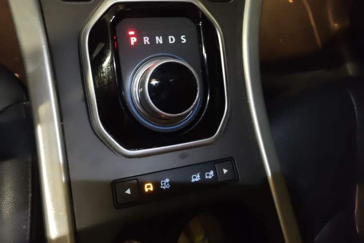 Used Land Rover Range Evoque 2015 2.0T Five-Door Zhiyao Edition Gear Lever