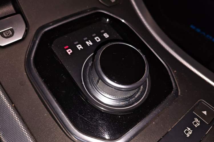 Used Land Rover Range Evoque 2015 2.0T 5-Door Ignite Edition Gear Lever