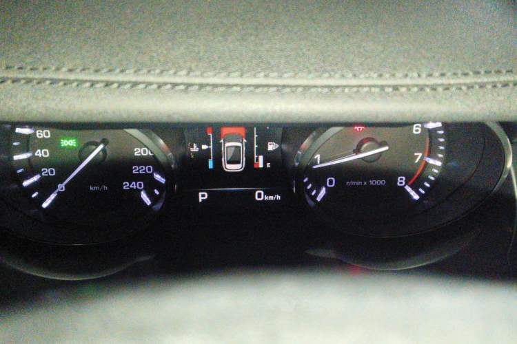 Used Land Rover Range Evoque 2015 2.0T Five-Door Zhiyao Edition Instrument Cluster