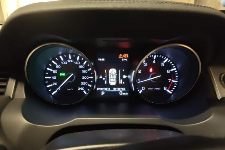 Used Land Rover Range Evoque 2015 2.0T Five-Door Zhiyao Edition Instrument Cluster