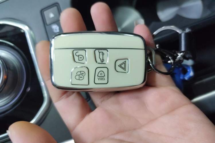 Used Land Rover Range Evoque 2015 2.0T 5-Door Luxury Edition Interior 1
