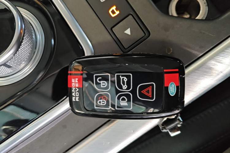 Used Land Rover Range Evoque 2015 2.0T Five-Door Zhiyao Edition Interior 1