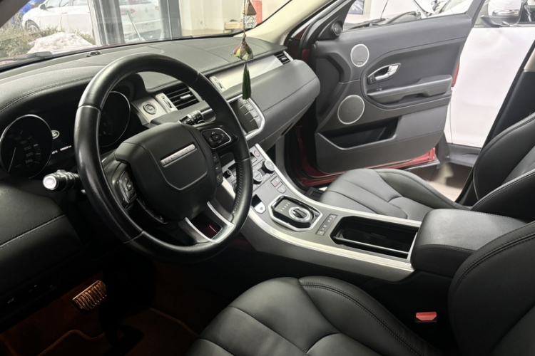 Used Land Rover Range Evoque 2015 2.0T Five-Door Zhiyao Edition Interior 2
