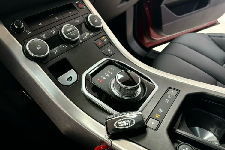 Used Land Rover Range Evoque 2015 2.0T Five-Door Zhiyao Edition Interior 4