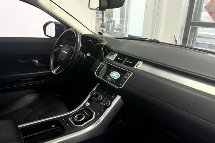 Used Land Rover Range Evoque 2015 2.0T Five-Door Zhiyao Edition Interior 5