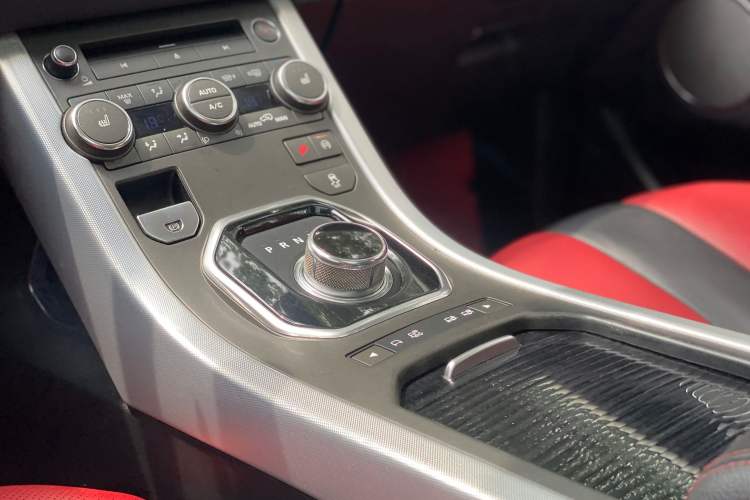 Used Land Rover Range Evoque 2015 2.0T 5-Door Ignite Edition Interior 6