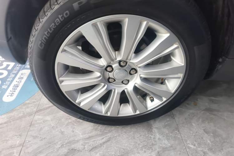 Used Land Rover Range Evoque 2015 2.0T Five-Door Zhiyao Edition Left Front Wheel Hub