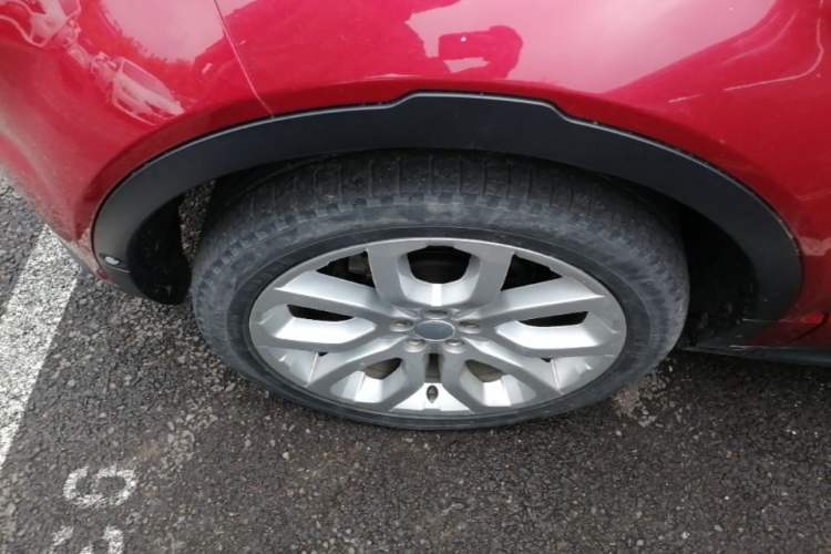 Used Land Rover Range Evoque 2015 2.0T Five-Door Enjoyment Edition Left Front Wheel Hub