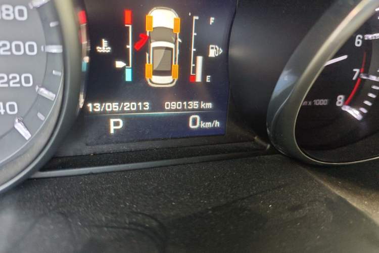 Used Land Rover Range Evoque 2015 2.0T Five-Door Zhiyao Edition Odometer Close Up
