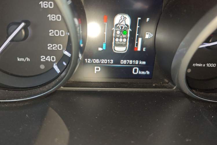 Used Land Rover Range Evoque 2015 2.0T Five-Door Zhiyao Edition Odometer Close Up