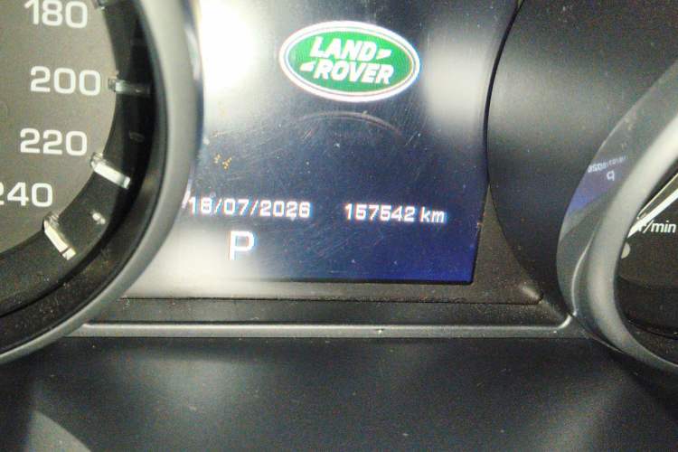 Used Land Rover Range Evoque 2015 2.0T Five-Door Zhiyao Edition Odometer Close Up