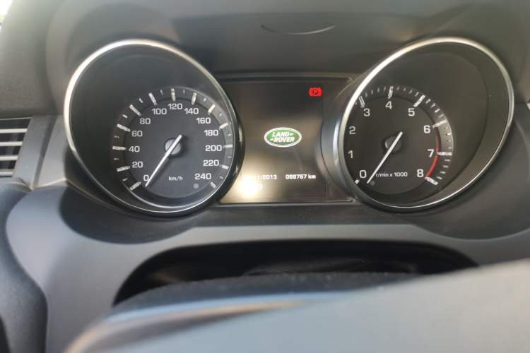 Used Land Rover Range Evoque 2015 2.0T 5-Door Ignite Edition Odometer Close Up
