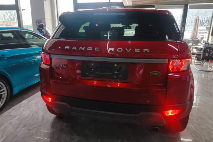 Used Land Rover Range Evoque 2015 2.0T Five-Door Zhiyao Edition Rear