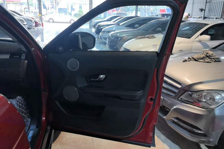 Used Land Rover Range Evoque 2015 2.0T 5-Door Ignite Edition Right Front Door Interior