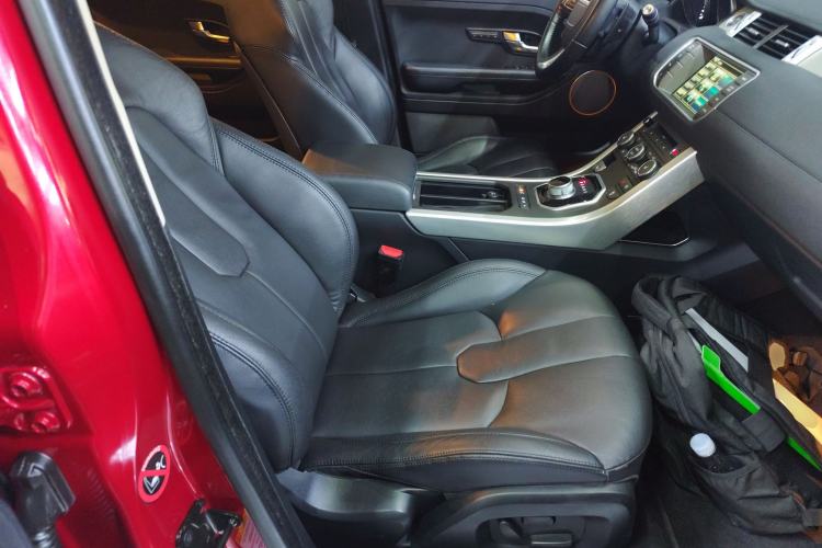 Used Land Rover Range Evoque 2015 2.0T 5-Door Luxury Edition Right Front Seat