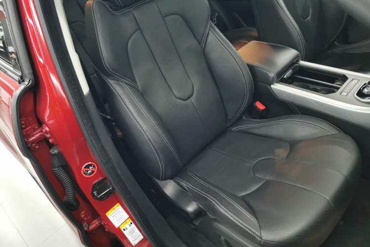 Used Land Rover Range Evoque 2015 2.0T 5-Door Ignite Edition Right Front Seat
