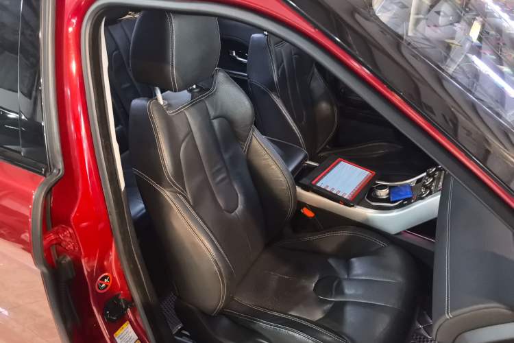 Used Land Rover Range Evoque 2015 2.0T 5-Door Ignite Edition Right Front Seat