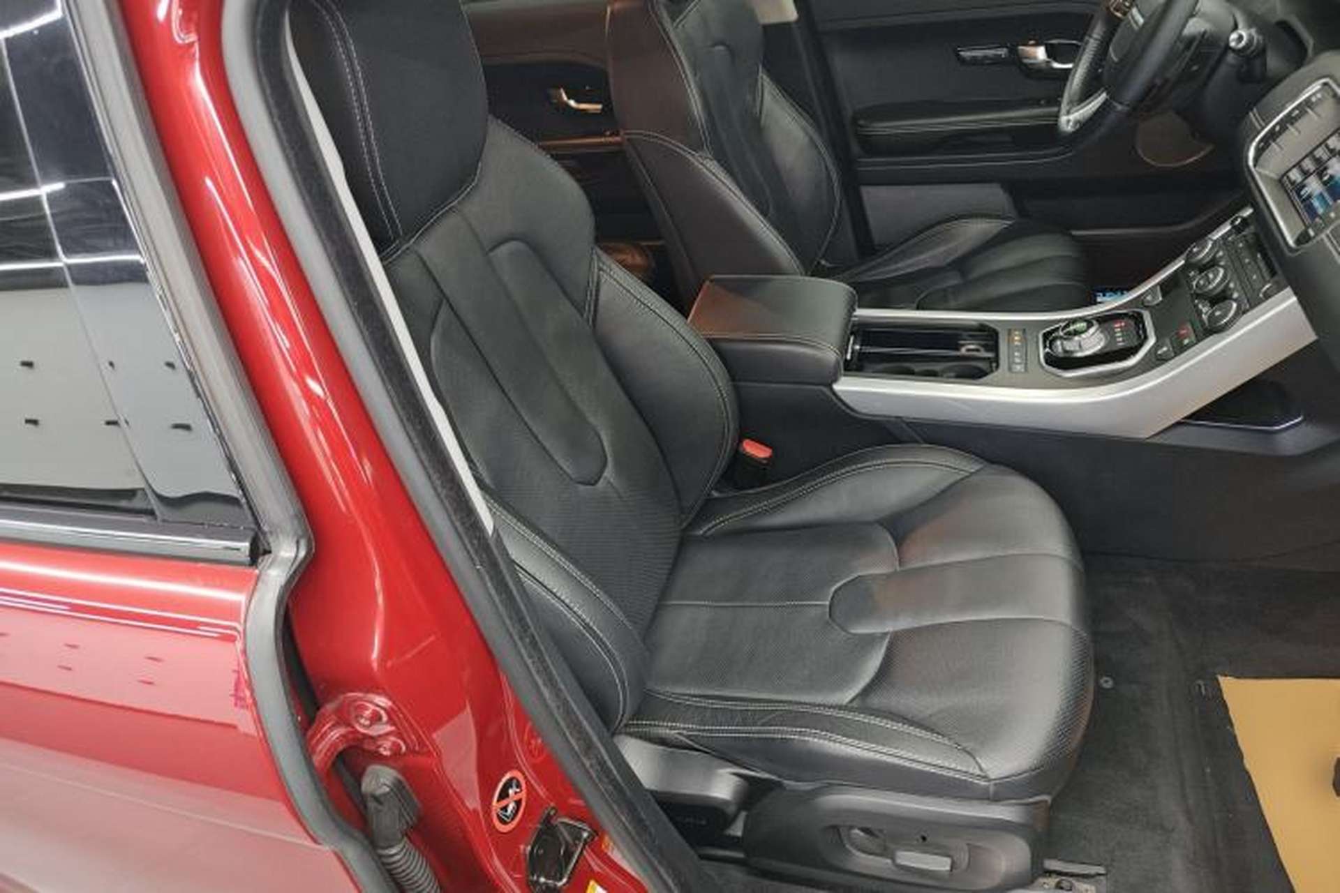 Used Land Rover Range Evoque 2015 2.0T 5-Door Ignite Edition Right Front Seat