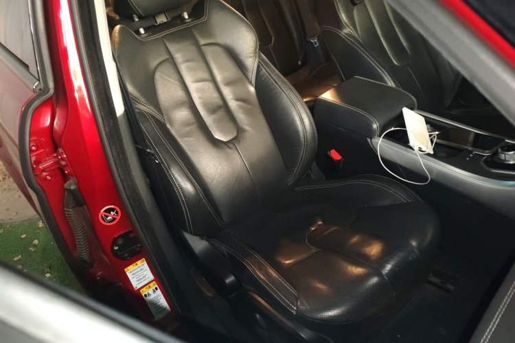 Used Land Rover Range Evoque 2015 2.0T 5-Door Ignite Edition Right Front Seat