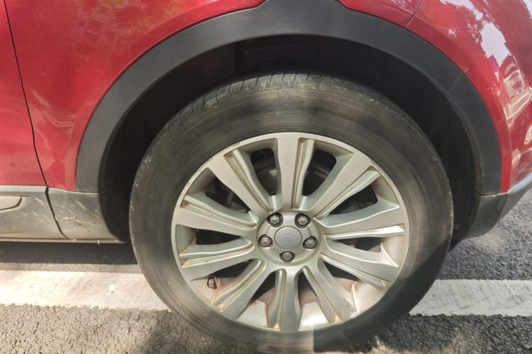 Used Land Rover Range Evoque 2015 2.0T Five-Door Zhiyao Edition Right Front Wheel Hub