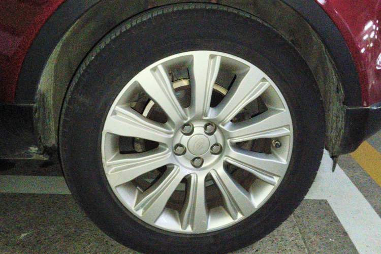 Used Land Rover Range Evoque 2015 2.0T Five-Door Zhiyao Edition Right Front Wheel Hub