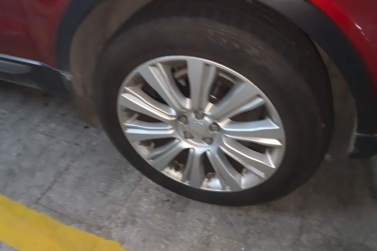 Used Land Rover Range Evoque 2015 2.0T Five-Door Zhiyao Edition Right Front Wheel Hub