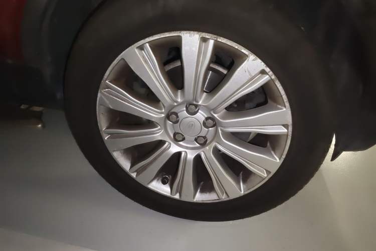 Used Land Rover Range Evoque 2015 2.0T Five-Door Zhiyao Edition Right Front Wheel Hub