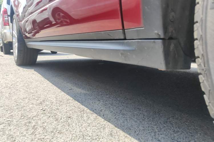 Used Land Rover Range Evoque 2015 2.0T 5-Door Ignite Edition Right Side Sill